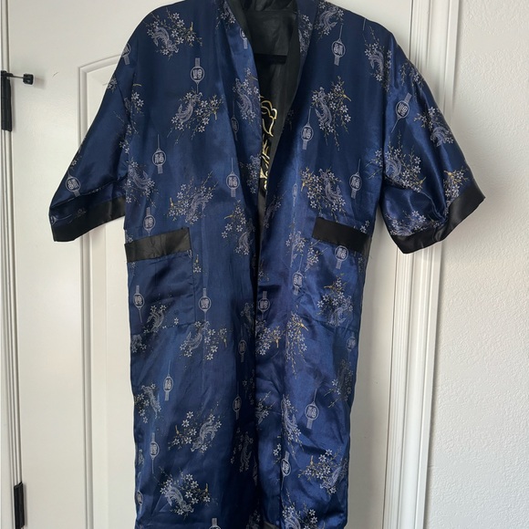 Japanese Silk Robe - Picture 4 of 5